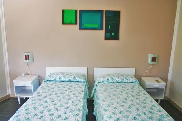 Tek Büyük veya İki Ayrı Yataklı Oda, Bahçe Manzaralı