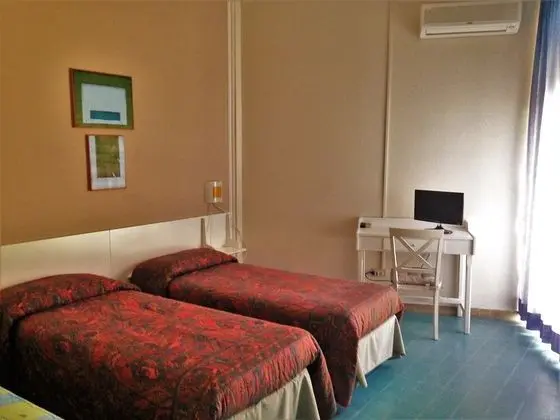 Tek Büyük veya İki Ayrı Yataklı Oda, Bahçe Manzaralı