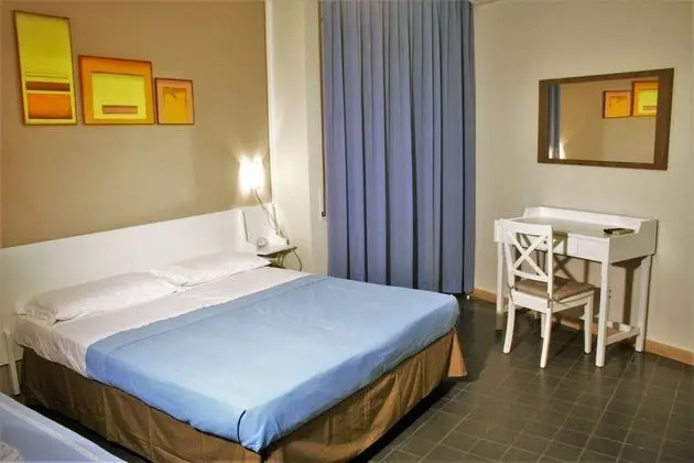 Tek Büyük veya İki Ayrı Yataklı Oda, Bahçe Manzaralı