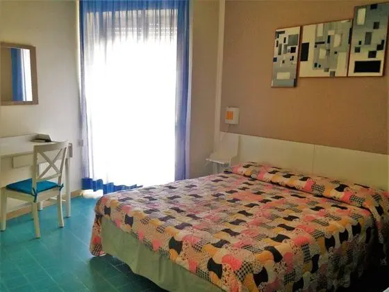 Tek Büyük veya İki Ayrı Yataklı Oda, Bahçe Manzaralı