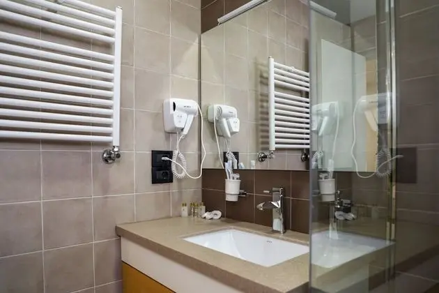 Standard Tek Büyük Yataklı Oda, Bahçe Manzaralı