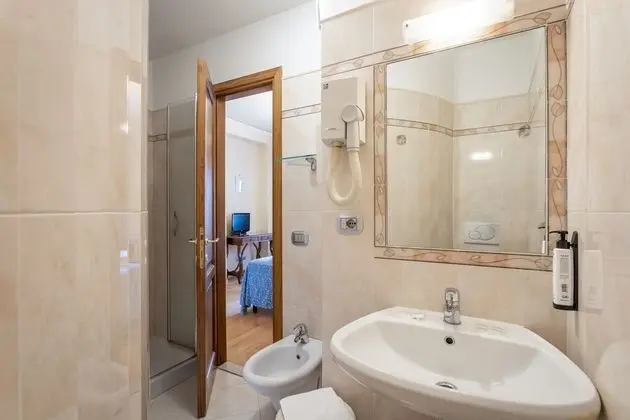 Comfort Tek Büyük Yataklı Oda