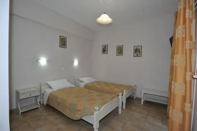 Stüdyo, Ek Bina