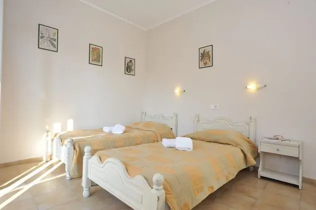 Stüdyo, Ek Bina