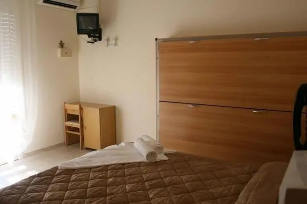Üç Kişilik Oda