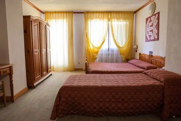 Üç Kişilik Oda