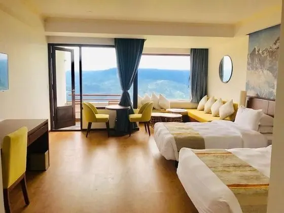 Deluxe Tek Büyük veya İki Ayrı Yataklı Oda, Balkon, Dağ Manzaralı