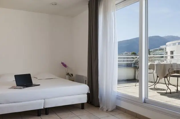 Stüdyo, Teras