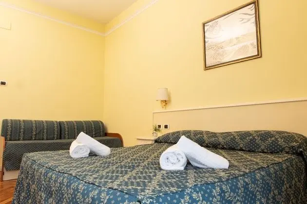 Quad Room with External Bathroom