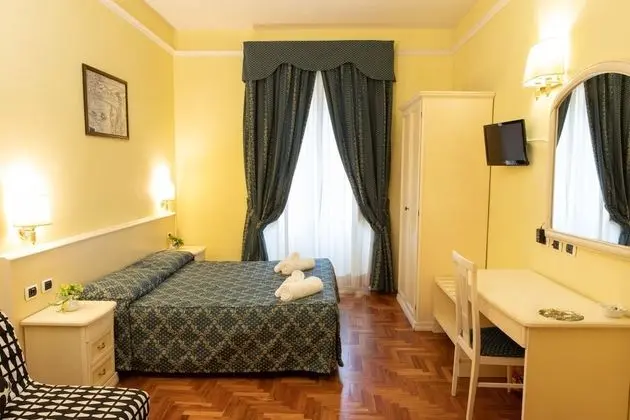 Tek Büyük Yataklı Oda (extra bed - external private bathroom)