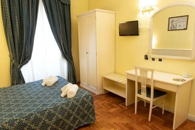 Tek Büyük Yataklı Oda (extra bed - external private bathroom)