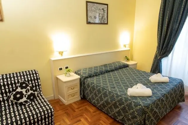 Tek Büyük Yataklı Oda (extra bed - external private bathroom)