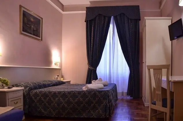 Tek Büyük Yataklı Oda (extra bed - external private bathroom)