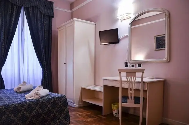 Tek Büyük Yataklı Oda (extra bed - external private bathroom)