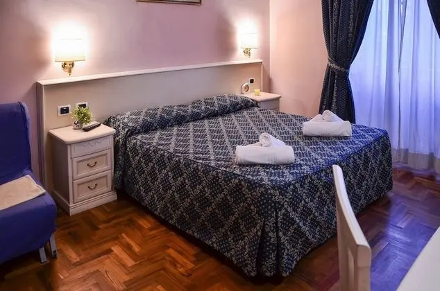 Tek Büyük Yataklı Oda (extra bed - external private bathroom)