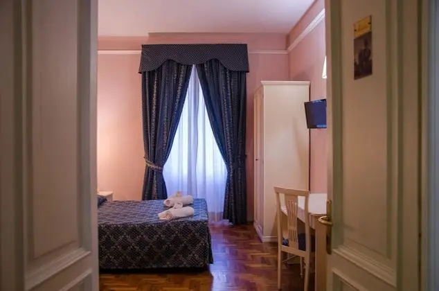 Tek Büyük Yataklı Oda (extra bed - external private bathroom)