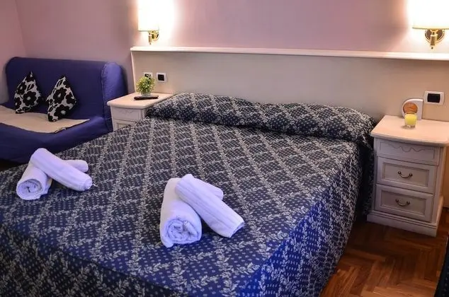 Tek Büyük Yataklı Oda (extra bed - external private bathroom)