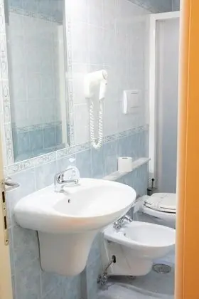 Tek Büyük Yataklı Oda (extra bed - external private bathroom)