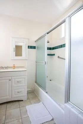 Dört Kişilik Oda, Ortak Banyo