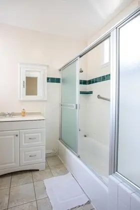 Tek Büyük Yataklı Oda, Ortak Banyo