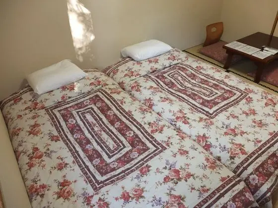 Traditional Üç Kişilik Oda