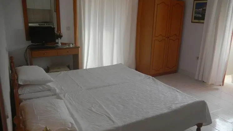 Stüdyo, Bahçe Manzaralı