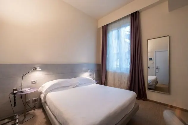 Classic Tek Büyük Yataklı Oda