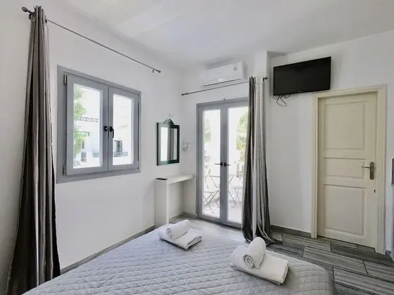 Deluxe Double bed Studio