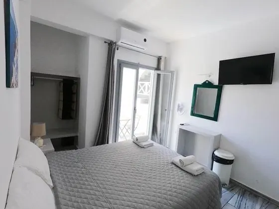 Deluxe Double bed Studio