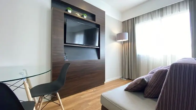 Business Tek Büyük Yataklı Oda