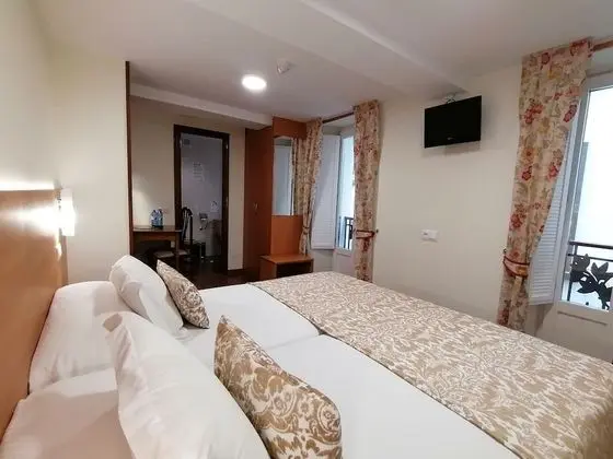 Habitacion superior en primera planta. 1 cama grande o 2 individuales