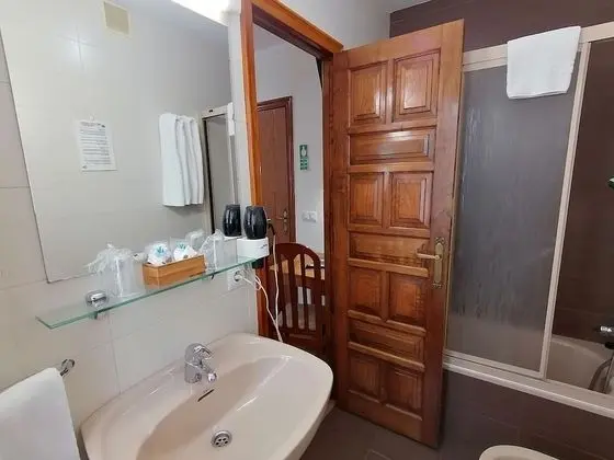 Habitacion superior en primera planta. 1 cama grande o 2 individuales