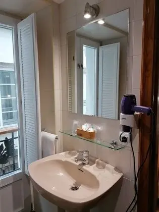 Habitacion superior en primera planta. 1 cama grande o 2 individuales