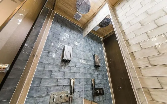 Oda (Premium-dry sauna (Netflix available )
