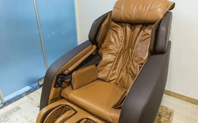 Oda (Premium-massage chair (Netflix availa)