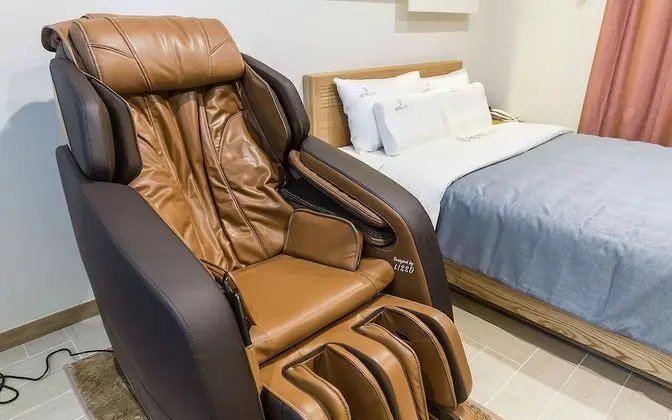 Oda (Premium-massage chair (Netflix availa)