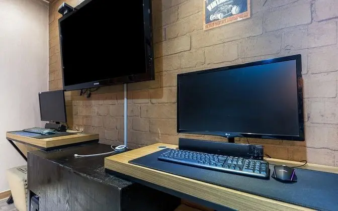 Oda (Deluxe (Netflix YouTube No-Hard PC))