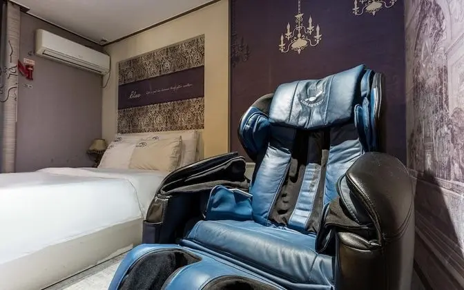 Oda (VIP massage chair (air purifier Netfl)
