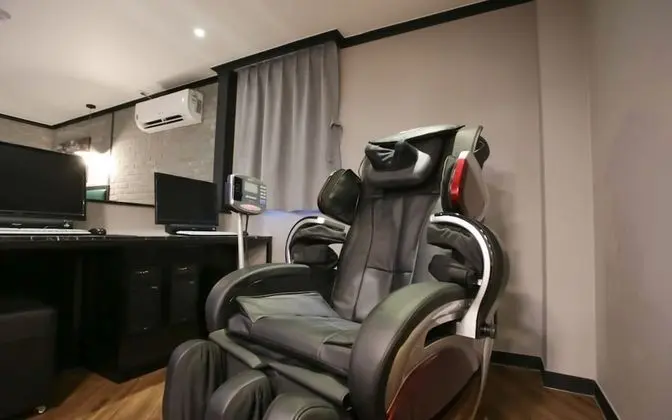 Oda (Suite-Twin / Massage Chair)