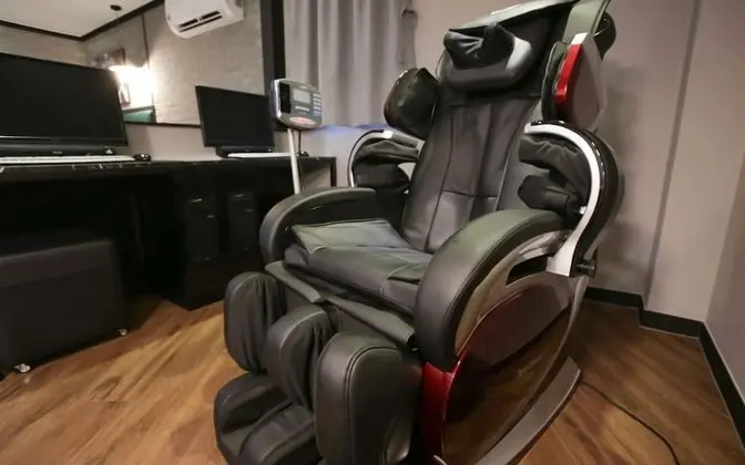 Oda (Suite-Twin / Massage Chair)