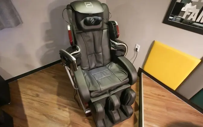 Oda (Suite-Twin / Massage Chair)