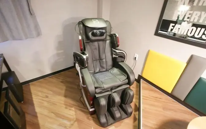Oda (Suite-Twin / Massage Chair)