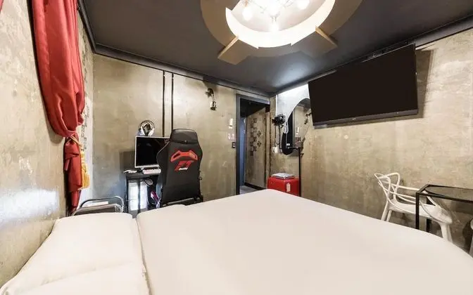 Oda (Deluxe (Netflix Wave Disney Teabing a)