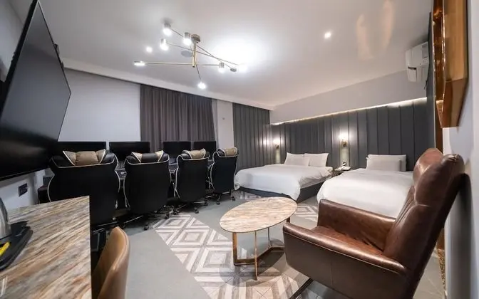 Oda (Twin game 4PC (Max 4 Person 2 beds Ha)