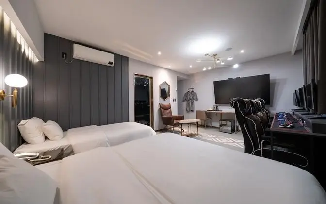Oda (Twin game 4PC (Max 4 Person 2 beds Ha)