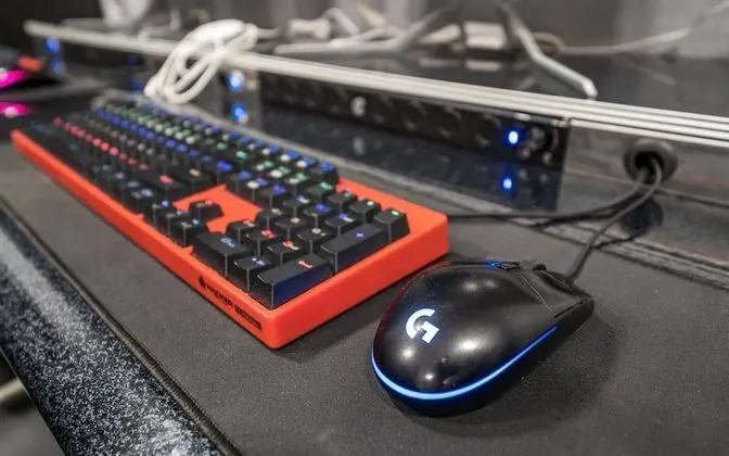 Oda (Styler &amp; couple PC (Netflix &amp;)