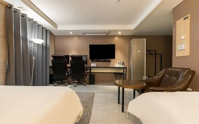 Oda (2PC game room (styler available))