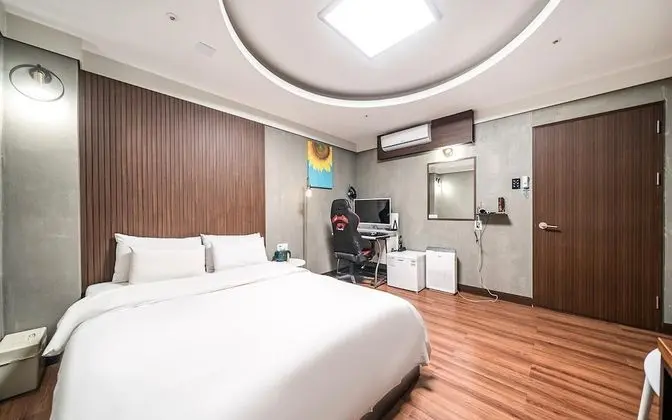 Oda (Deluxe (5 pyeong wide room / 65-inch )