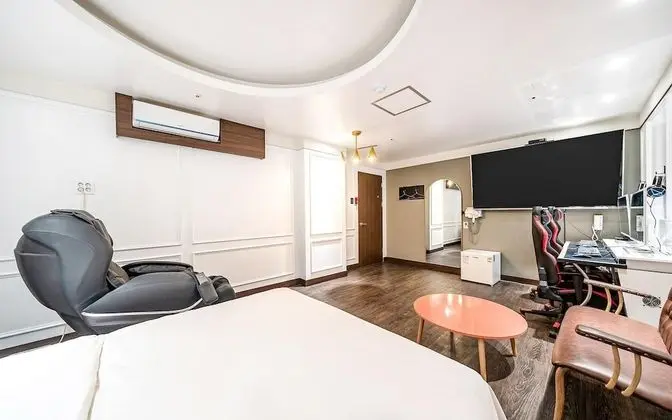 Oda (VIP (10 pyeong super room 75-inch UHD)
