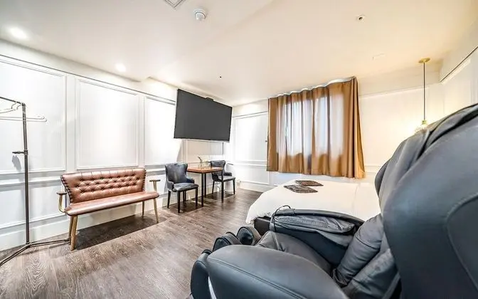 Oda (VIP (10 pyeong super room 75-inch UHD)